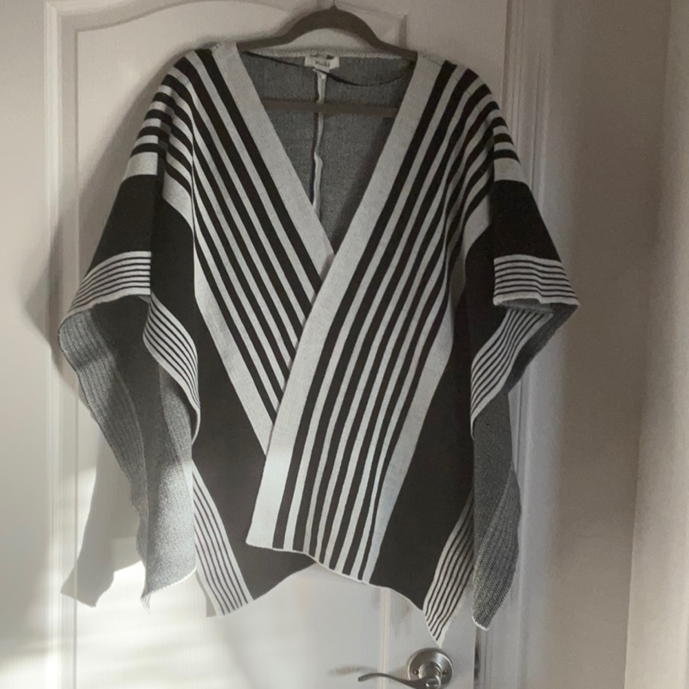 Mudd Black and White Geometric Shrug Sweater